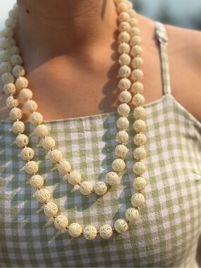 Ladies Vintage Celluloid Necklace
